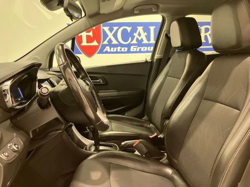 Used 2018 Chevrolet Trax LT w/ LT Convenience Package image 19