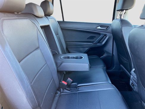 Used 2019 Volkswagen Tiguan SE image 28