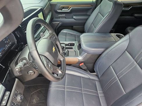 Used 2023 Chevrolet Silverado 1500 High Country w/ High Country Premium Package AWD/4WD image 19