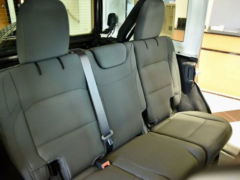 Used 2022 Jeep Wrangler Unlimited Sahara w/ Dual Top Group AWD/4WD image 24