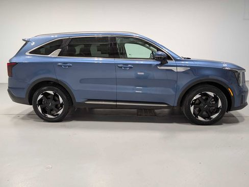 Certified 2025 Kia Sorento EX image 7