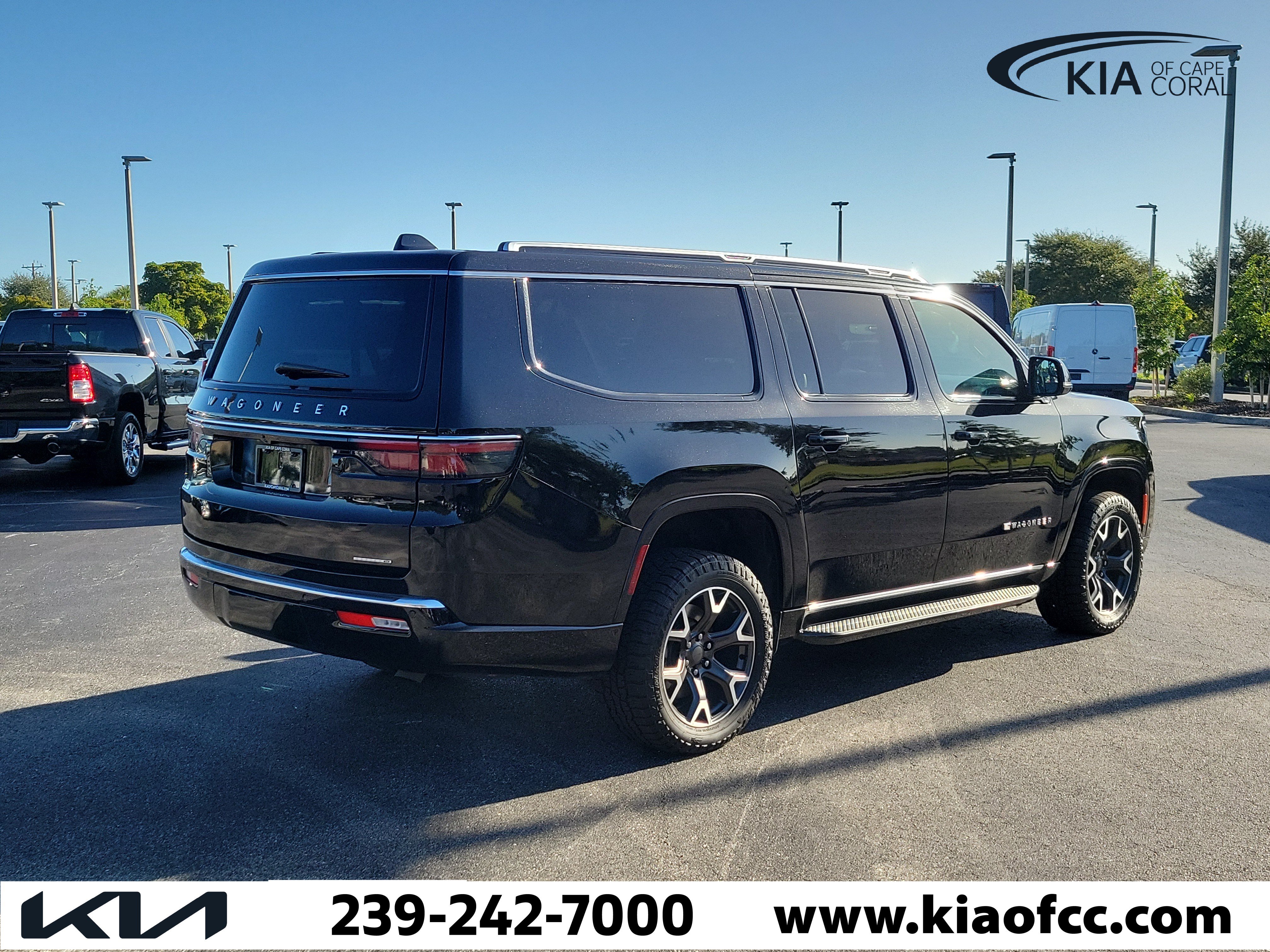 Used 2024 Jeep Wagoneer L Series III w/ Flexible Seating Group AWD/4WD image 6