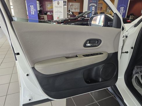 Used 2016 Honda HR-V LX image 7