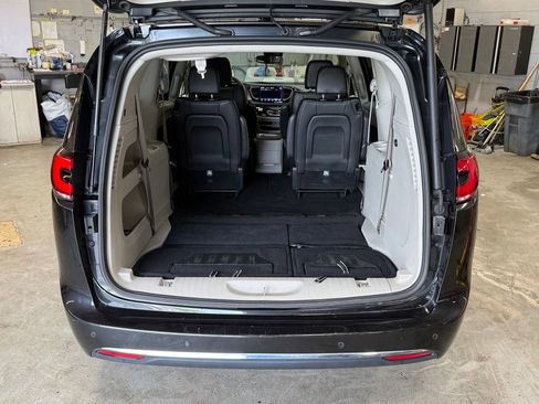Certified 2023 Chrysler Pacifica Touring-L AWD/4WD image 29