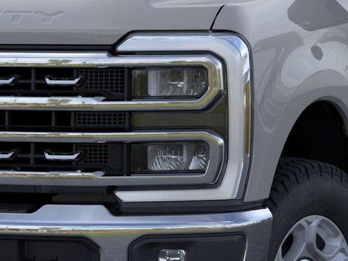 New 2026 Ford F250 XLT w/ XLT Premium Package AWD/4WD image 18