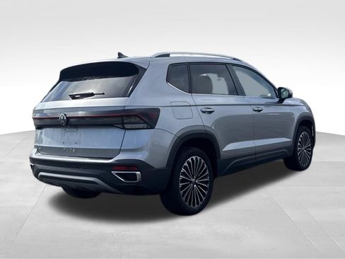 Used 2025 Volkswagen Taos SE FWD image 5