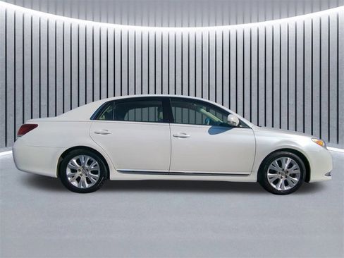 Used 2011 Toyota Avalon image 4