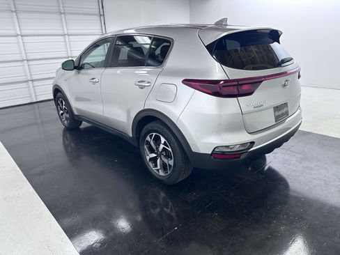 Used 2021 Kia Sportage LX AWD/4WD image 10