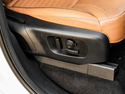 Used 2020 Land Rover Discovery HSE Luxury image 34