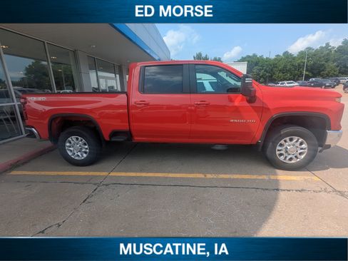 Used 2025 Chevrolet Silverado 2500 LT w/ Convenience Package AWD/4WD image 5