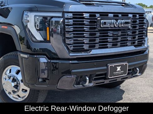 Used 2024 GMC Sierra 3500 Denali Ultimate AWD/4WD image 9