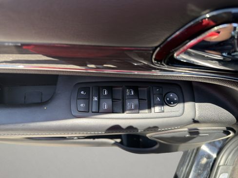 Used 2019 Jeep Grand Cherokee Overland AWD/4WD image 20