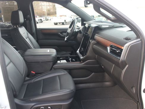 Used 2025 GMC Yukon XL Denali image 39