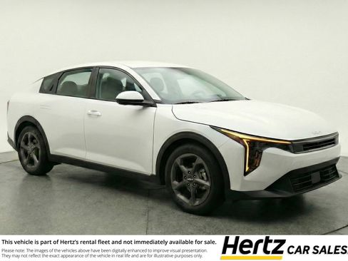 Used 2025 Kia K4 LXS image 1
