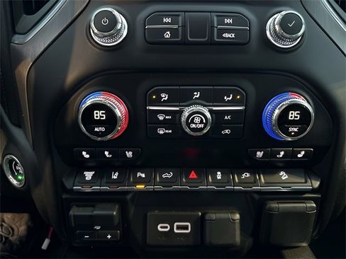 Used 2020 GMC Sierra 2500 Denali w/ Denali Ultimate Package image 24