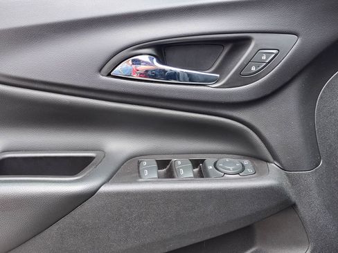 Used 2019 Chevrolet Equinox LT image 9