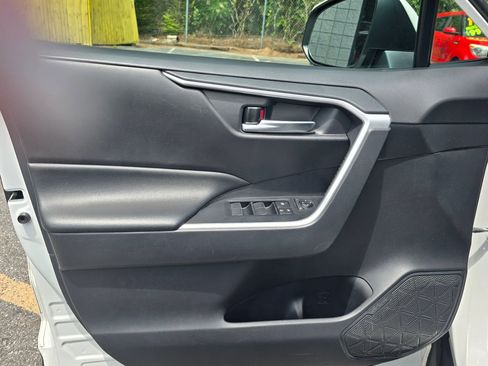 Used 2021 Toyota RAV4 XLE Premium FWD image 10