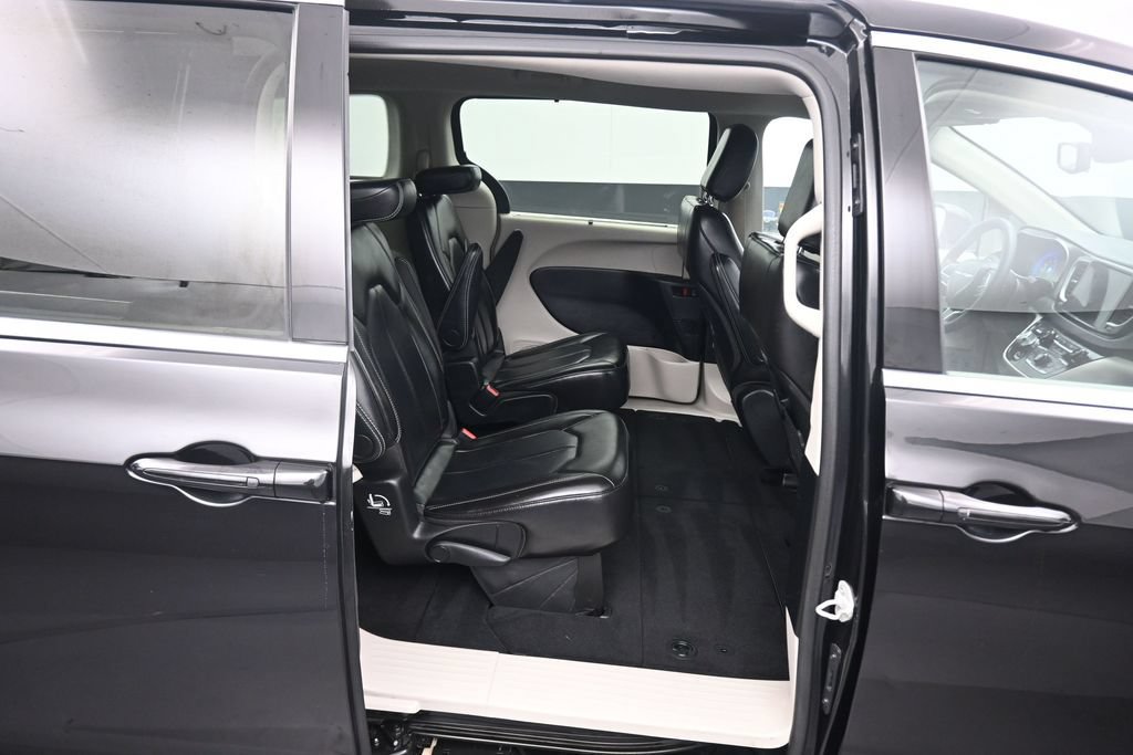 Used 2024 Chrysler Pacifica Touring-L FWD image 44