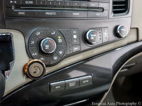 Used 2011 Toyota Sienna LE image 20