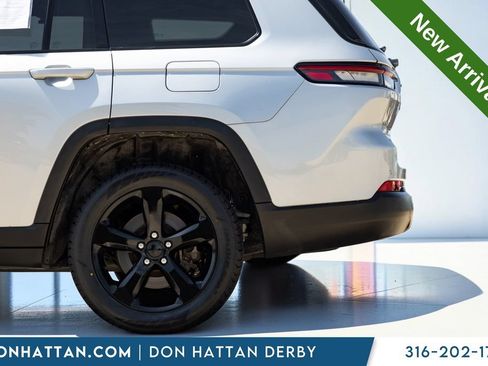 Used 2023 Jeep Grand Cherokee L Laredo AWD/4WD image 29