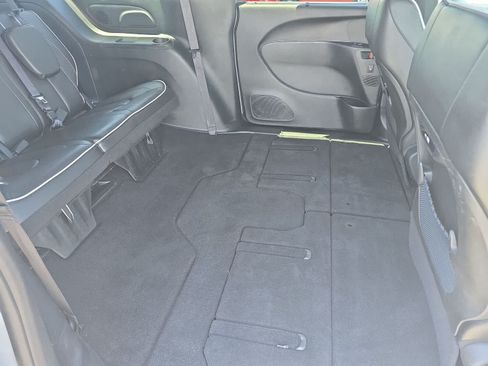 Used 2025 Chrysler Pacifica Limited FWD image 13