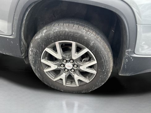 Used 2023 GMC Acadia SLE w/ Driver Convenience Package image 10