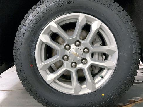 Used 2023 Chevrolet Silverado 1500 LT AWD/4WD image 9