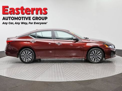 Used 2024 Nissan Altima 2.5 SV FWD image 4