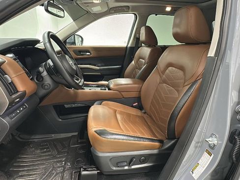 Used 2022 Nissan Pathfinder Platinum w/ Cargo Package image 9