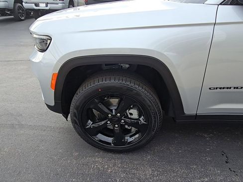 New 2025 Jeep Grand Cherokee Laredo image 13