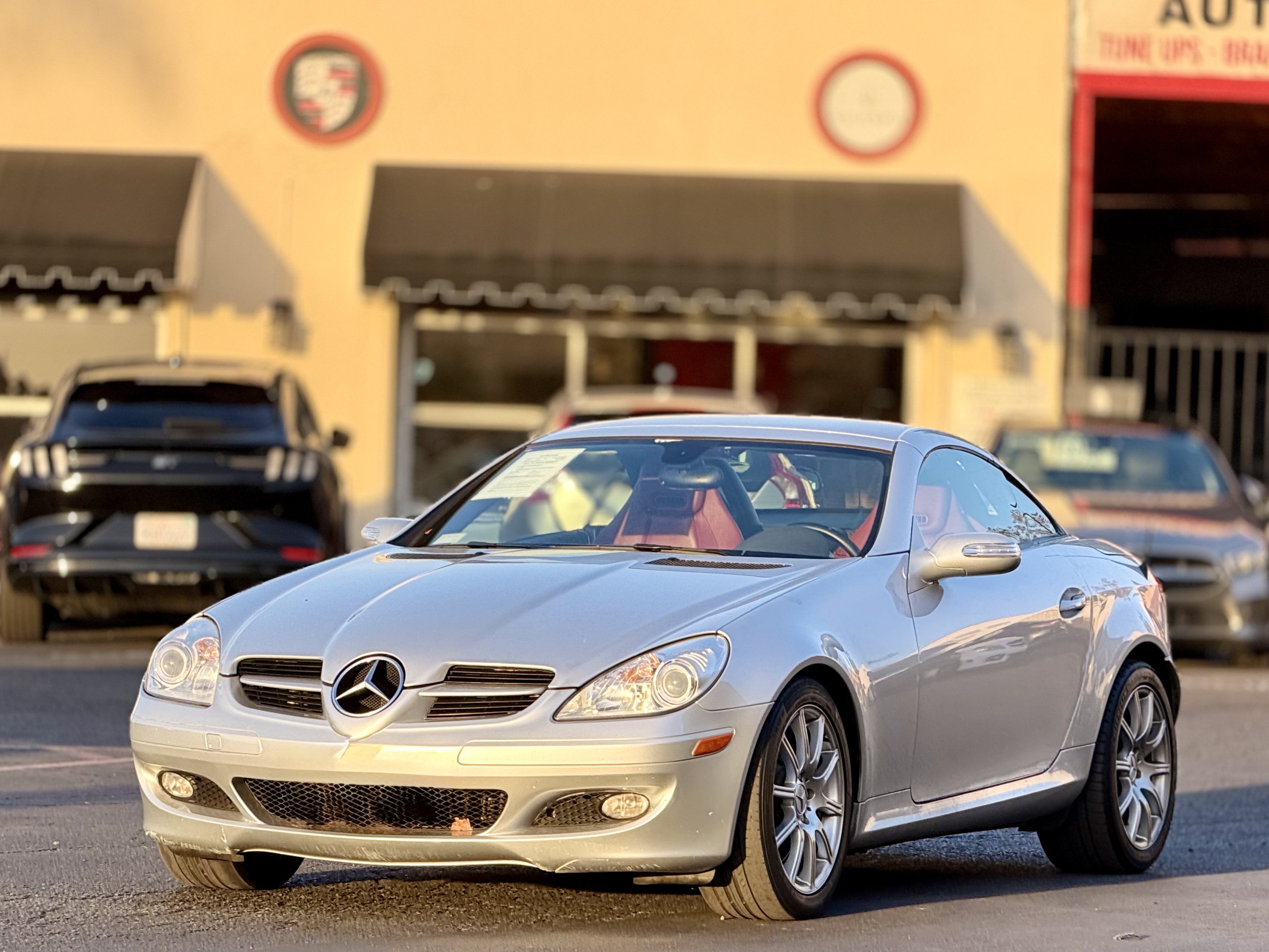 Used 2005 Mercedes-Benz SLK 350 w/ Premium Pkg image 4