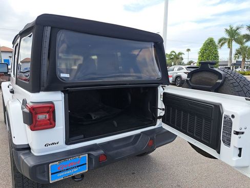Used 2019 Jeep Wrangler Unlimited Sahara image 13