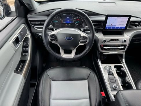 Certified 2022 Ford Explorer XLT w/ Equipment Group 202A image 15
