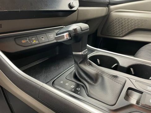 Used 2025 Kia Carnival image 10