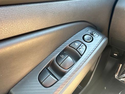 Used 2025 Nissan Altima 2.5 SV FWD image 7