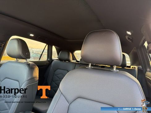 Used 2025 Volkswagen Atlas Cross Sport SE w/ Panoramic Sunroof Package image 12