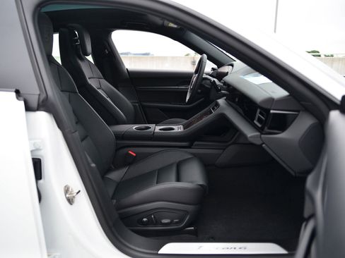 Used 2025 Porsche Taycan image 20