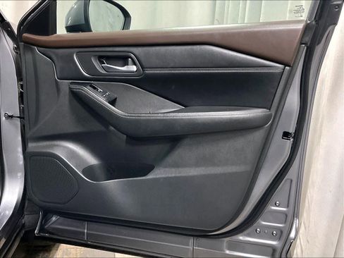 Used 2022 Nissan Rogue SL w/ SL Premium Package image 12