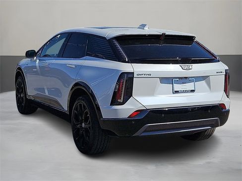 New 2025 Cadillac Optiq Sport 1 w/ LPO, ONYX Package image 3