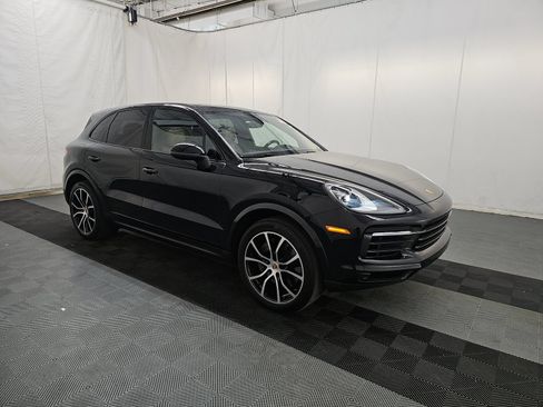 Used 2023 Porsche Cayenne AWD/4WD image 4