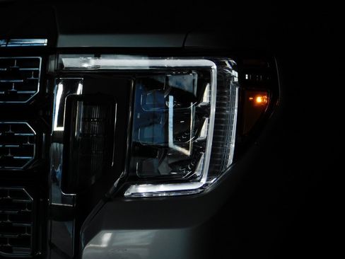 Used 2022 GMC Sierra 3500 Denali w/ Technology Package image 16