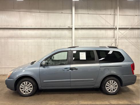 Used 2012 Kia Sedona LX image 4