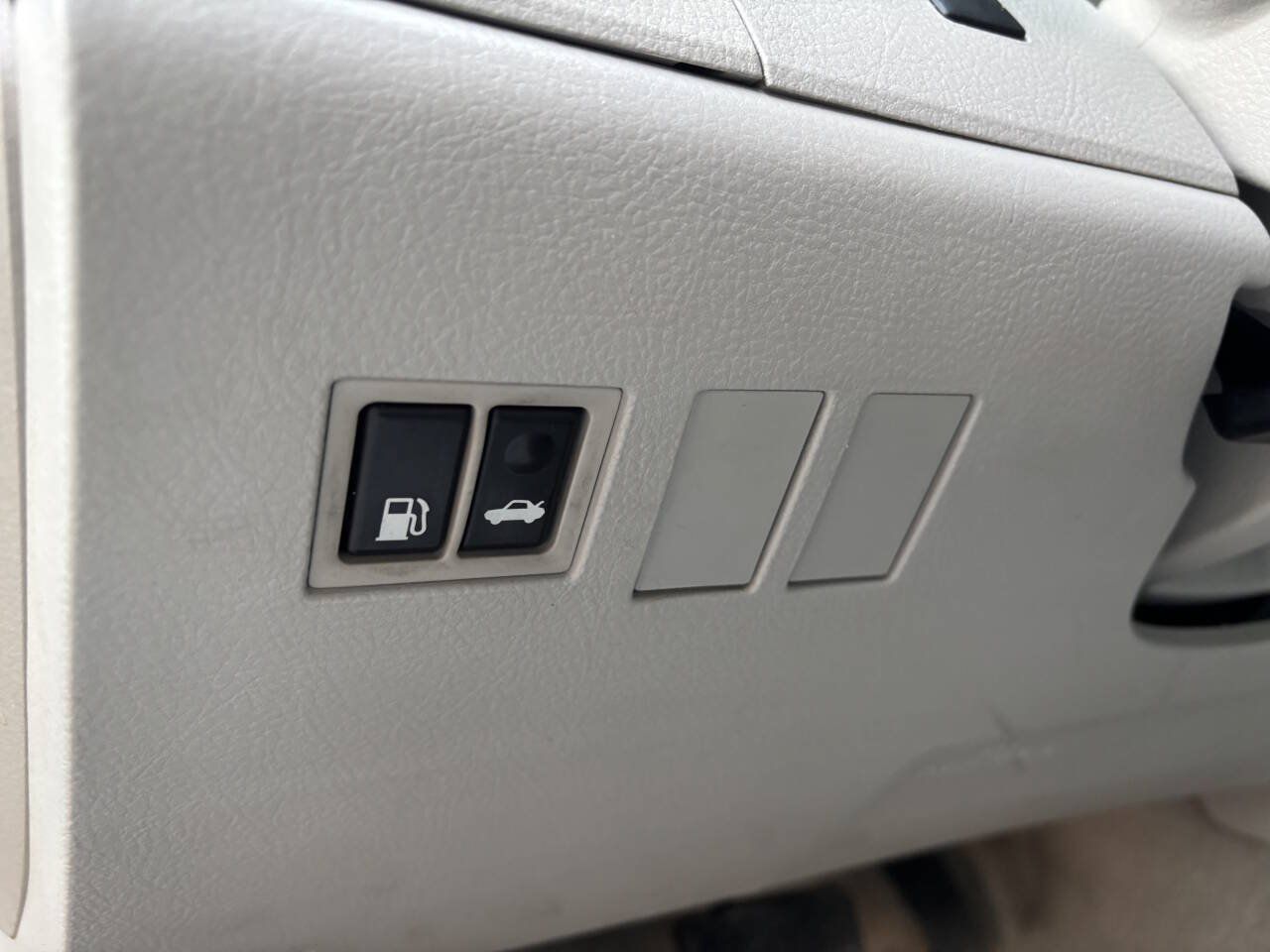 Used 2012 Toyota Avalon FWD image 22