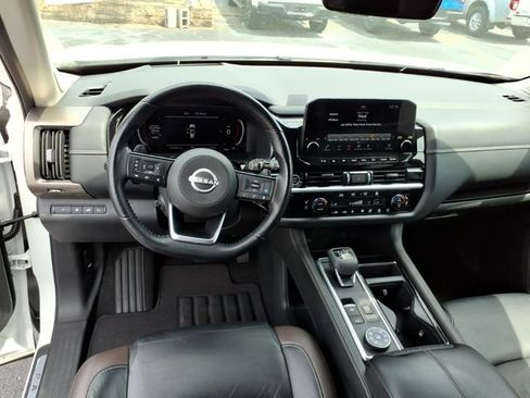 Used 2023 Nissan Pathfinder Platinum AWD/4WD image 15
