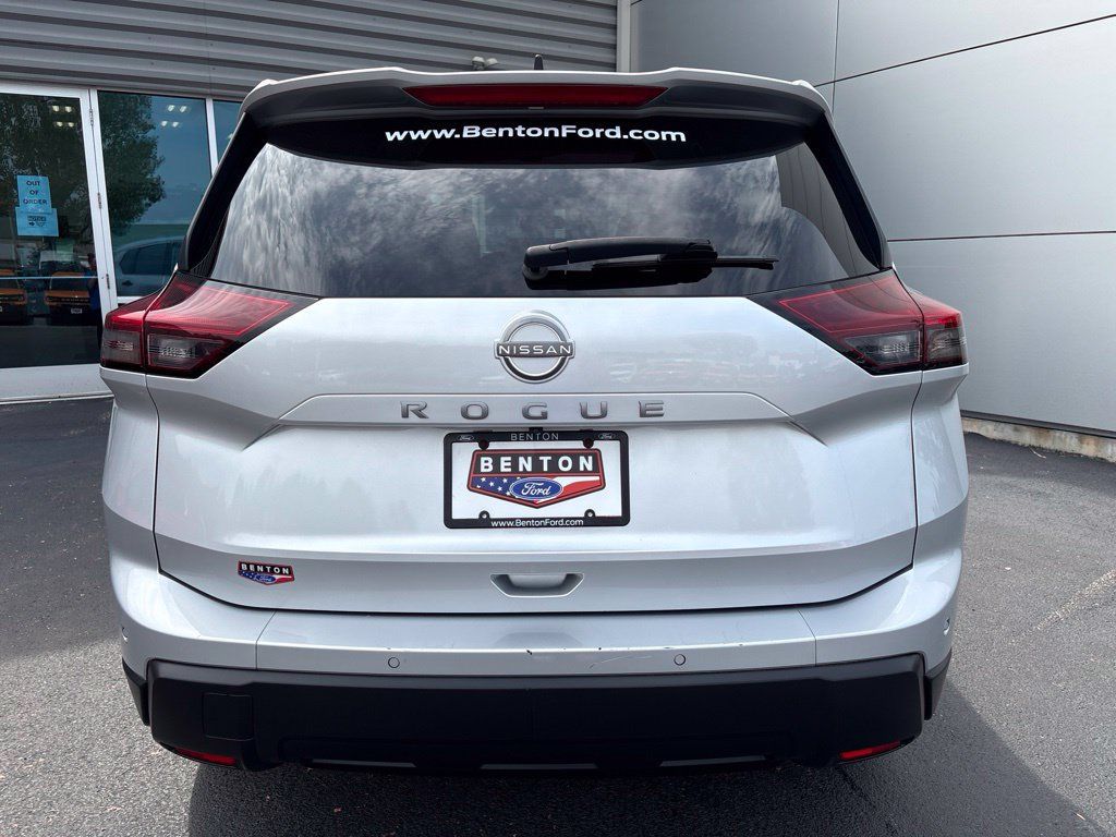 Used 2024 Nissan Rogue S FWD image 7