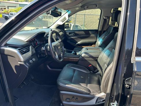 Used 2018 Chevrolet Suburban LT AWD/4WD image 12