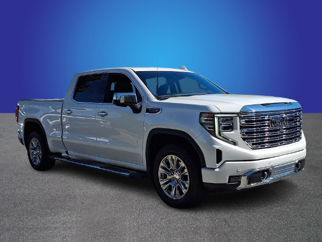 Used 2023 GMC Sierra 1500 Denali w/ Technology Package AWD/4WD image 3