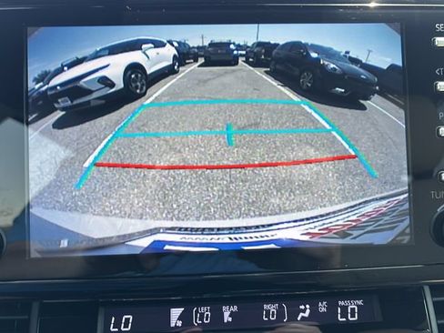Used 2022 Toyota Sienna XLE FWD image 23