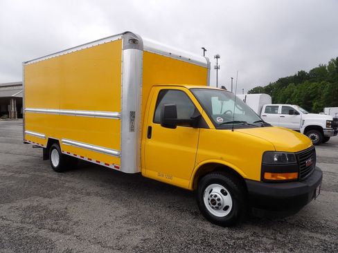 Used 2019 GMC Savana 3500 Extended w/ Driver Convenience Package image 10