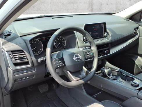 Used 2026 Nissan Rogue SV w/ Cold Weather Package AWD/4WD image 5
